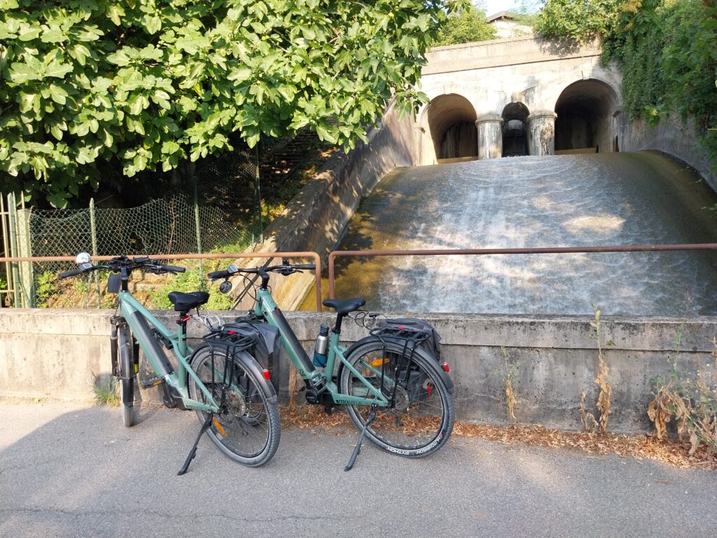 Moustache Samedi 27 Xroad 1 allo scivolo d'acqua di Mulini di Volta Mantovana..